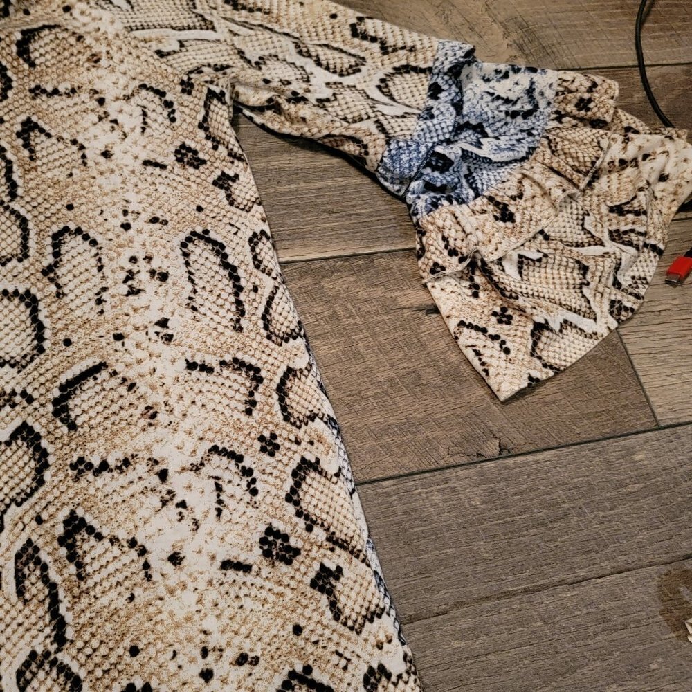 Mixed Snake Print Flared Sleeve Top - Picture 4 of 7